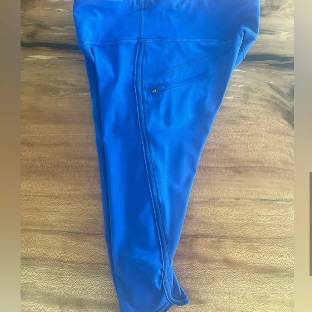LULULEMON Cropped Blue Leggings